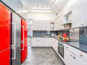 1 bedroom room to rent Stratford Road