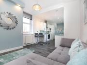 Stratford Road, Heaton NE6, 2 bed flat to rent, £1,400...