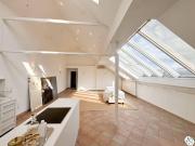 Strohgasse Helles DG beim Schwarzenbergplatz