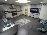 Student offer Studio opposite UOB!