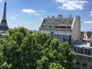 Studette indépendante proche Champs Elysées