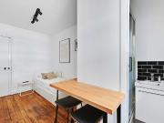 Studette *View of the Eiffel Tower* / Victor Hugo 2 Studette *View of the Eiffel Tower* / Victor Hugo 2