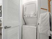 Studio, 1 bath, Condo 159 W Superior