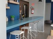 Studio | 1 suíte | armários | varanda | próximo a puc