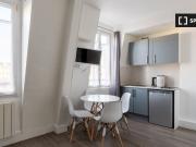 Studio à louer à Hoche Friedland, Paris