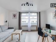 Studio à louer à La Fourche Guy Môquet, Paris