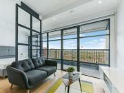 Studio Apartment For Rent In London City Island, London