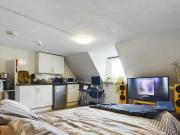 Studio Apartment For Rent In Room 7, Brighton