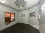 Studio Apartment In The City With A Pool