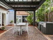 Studio Apartment in the Heart of Surfers Paradise!