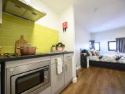 Studio Apartment near Train Station Bills Inc