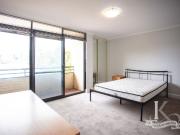 Studio Apartment on Beaufort Street!