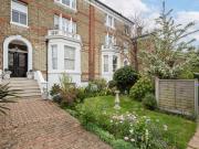 Studio Apartment to rent with 1 bedroom, The Barons,...