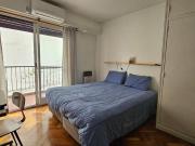 Studio apartment with balcony in front of Las Heras Park