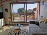 Studio avec terrasse dans résidence avec piscine
