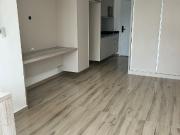 Studio Charmoso na Vila Mariana 27m² com Varanda, Andar Alto