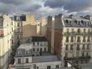 Studio dernier étage avec ascenseur Coeur rue de Levis...