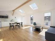 Studio entier à Paris