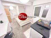 Studio Flat Available in Queens Road SE15 Couple