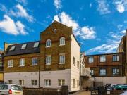 Studio Flat For Rent In Acton, London
