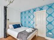 Studio Flat For Rent In Aldgate, London