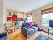 Studio flat for rent in Bedford Hill, London, SW12