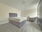 Studio flat for rent in Bell Road, Hounslow TW3