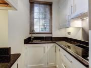 Studio flat for rent in Brompton Square, SW3
