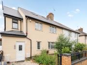 Studio flat for rent in Canada Road, Acton, London, W3