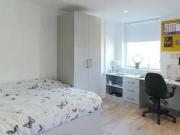 Studio flat for rent in Cathedral Point Andover Road...