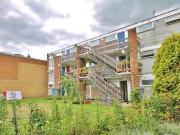 Studio flat for rent in Central Court High Street...