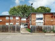 Studio flat for rent in Essoldo Way Edgware HA8