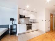 Studio flat for rent in Kestrel House, Vauxhall, London, SW8
