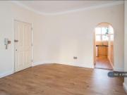 Studio flat for rent in London Road, Rochester, ME2
