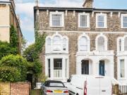 Studio flat for rent in Montague Road, Richmond, TW10