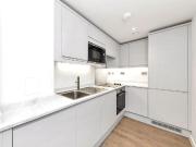 Studio flat for rent in Newmarket Road, Cambridge, CB5