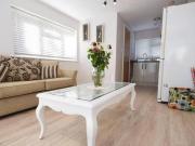 Studio flat for rent in Reading Road Winnersh Wokingham...