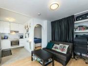 Studio flat for rent in Ringwood Gardens Isle Of Dogs...