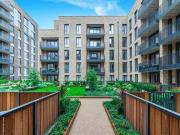 Studio flat for rent in Sandown House London Square...