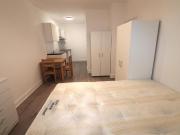 Studio flat for rent in Shaftesbury Avenue, South...