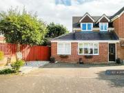 Studio flat for rent in Tailors, Bishop's Stortford,...