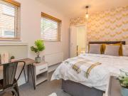 Studio flat for rent in Weedon Road, Northampton,...