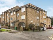Studio flat for rent in Westmoreland Drive, Sutton,...