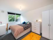 Studio flat for rent in Yelverton Road, London, SW11