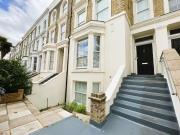 Studio flat for rent in Yonge Park, London, N4