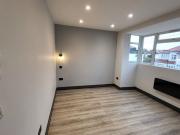 Studio Flat, Glenister Park Road, SW16