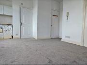 Studio Flat, Golders Green Road, NW11