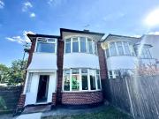 Studio Flat, Great North Way, NW4