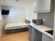 Studio Flat, Hemingford Close, N12