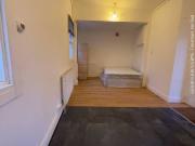 Studio Flat, High Street, SE25